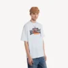 Ανδρικό T-shirt με σχέδιο αυτοκόλλητων για αυτοκίνητα, μεσαία εφαρμογή, σε λευκό χρώμα