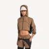 Γυναικείο κοντό μπουφάν techwear σε χρώμα καμήλας