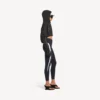 Γυναικείο κοντό μπουφάν techwear σε μαύρο χρώμα