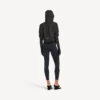 Γυναικείο κοντό μπουφάν techwear σε μαύρο χρώμα
