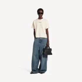 Γυναικείο T-shirt Balenciaga με σχέδιο στην πλάτη και μεσαία εφαρμογή σε κρεμ χρώμα