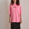 SS21 Κεντημένο μπλουζάκι με στρογγυλό λαιμό, ροζ 641532TJVA95764