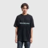 T-shirt με θολωμένο λογότυπο «Black Blue» 661705TKVD51070